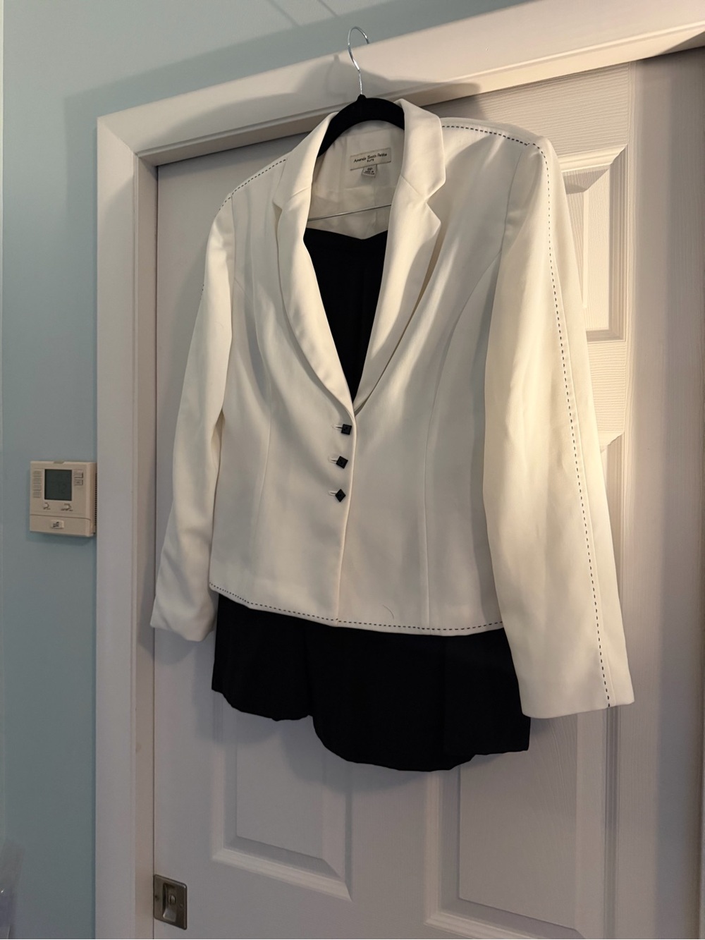 Amanda Smith Cream Tailored Blazer with Contrast Trim